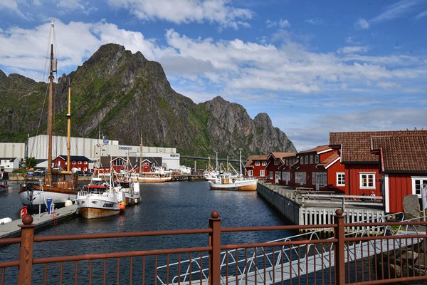 Svolvaer met karakteristieke hotelhuisjes